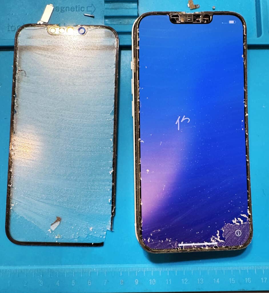 Demontované rozbité sklo iPhone 14