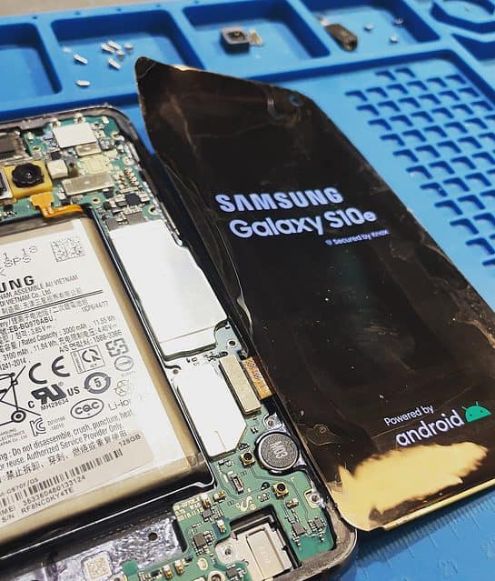 Test displeje Samsung S10E